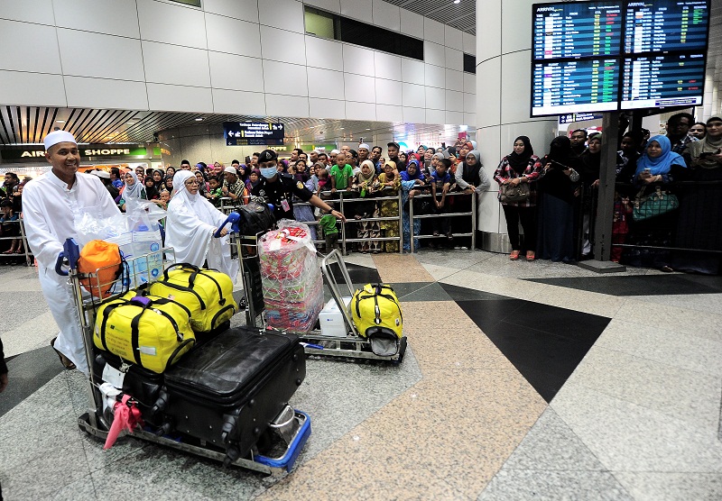 Haj pilgrims returning from Saudi Arabia are greeted by family members and relatives who waited at the KLIA, September 29, 2015. u00e2u20acu201d Bernama pic