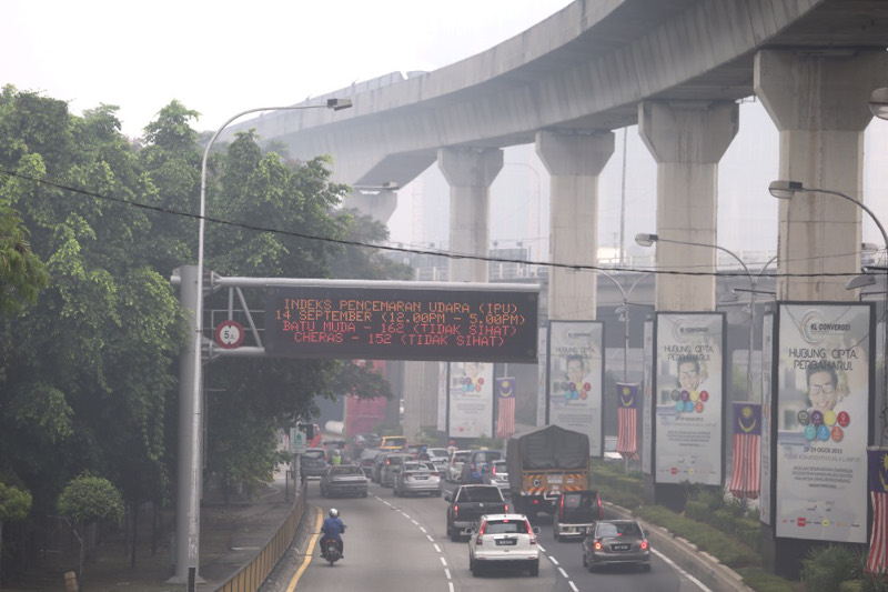 An information board displays the haze index at Jalan Bangsar, Kuala Lumpur, September 14, 2015. u00e2u20acu201d Picture by Choo Choy May