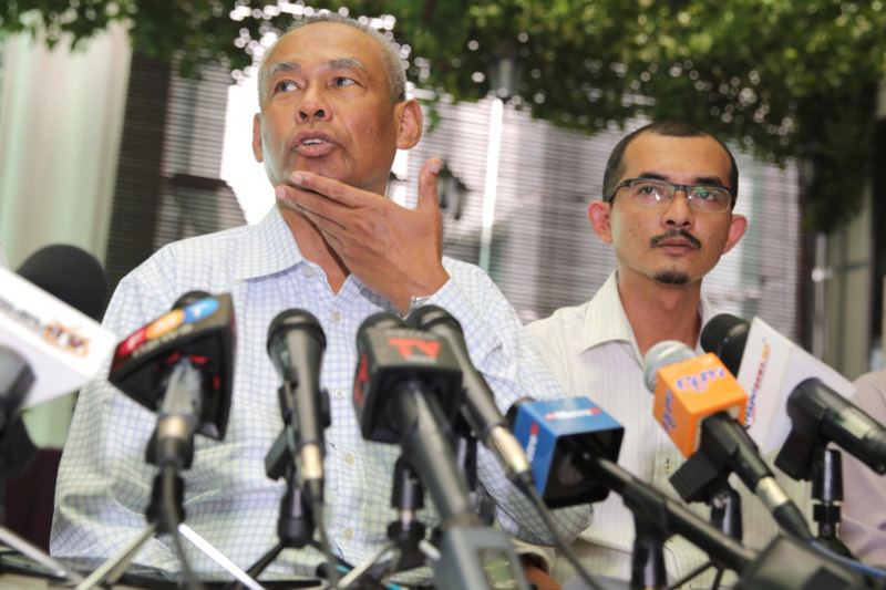 Former Inspector-General of Police Tan Sri Musa Hassan speaking at a news conference, September 14, 2015. u00e2u20acu201d Picture by Choo Choy May