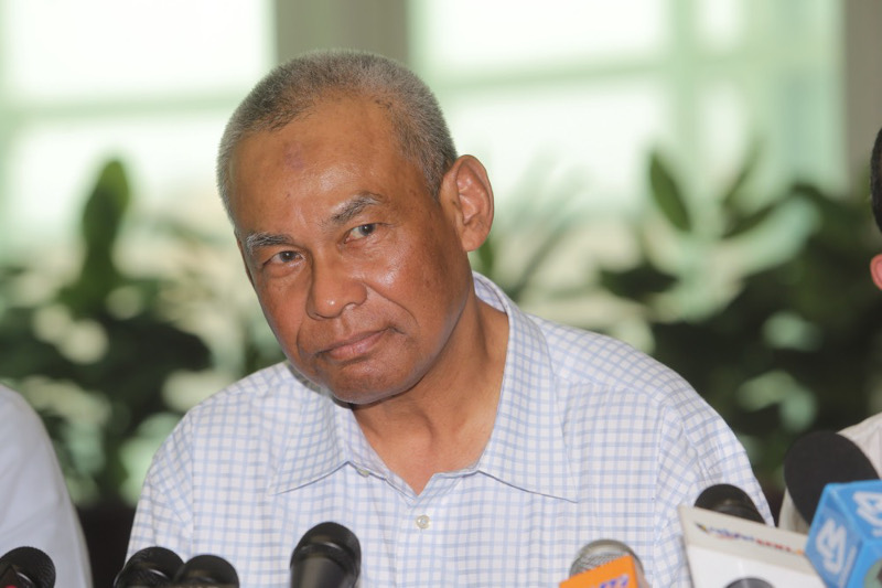 Former Inspector-General of Police Tan Sri Musa Hassan speaking at a news conference, September 14, 2015. u00e2u20acu201d Picture by Choo Choy May