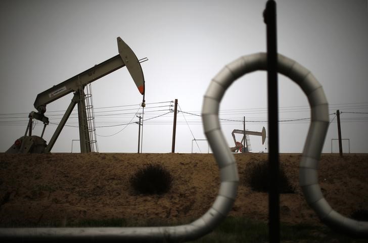 Pump jacks and pipes are seen on an oil field near Bakersfield on a foggy day, California January 17, 2015.u00c2u00a0u00e2u20acu201d Reuters pic