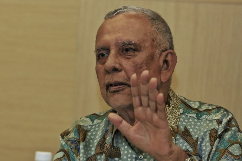 Tan Sri Mohd Sheriff Mohd Kassim speaking on legalising political funding at The Royal Lake Club. u00e2u20acu2022 Picture by Saw Siow Feng