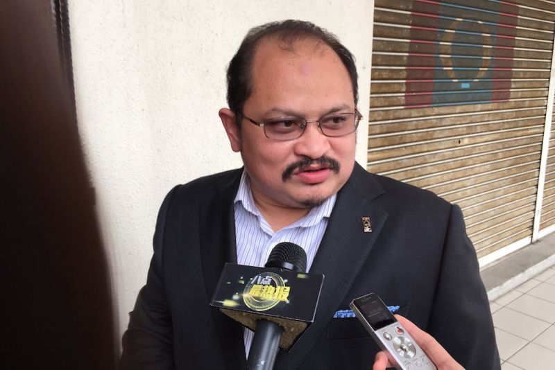 PKR vice-president Shamsul Iskandar Md Akin arrives at the PKR headquarters for a meeting, September 14, 2015. u00e2u20acu201d Picture by Zurairi AR