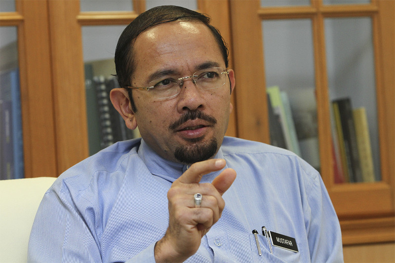 MACC Deputy Commissioner Datuk Mustafar Ali speaks during an interview at his office in Putrajaya, August 28, 2015. u00e2u20acu201d Picture by Yusof Mat Isa