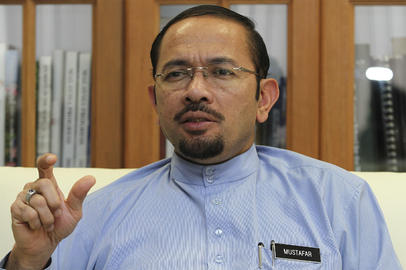 MACC Deputy Commissioner Datuk Mustafar Ali speaks during an interview at his office in Putrajaya, August 28, 2015. u00e2u20acu201d Picture by Yusof Mat Isa