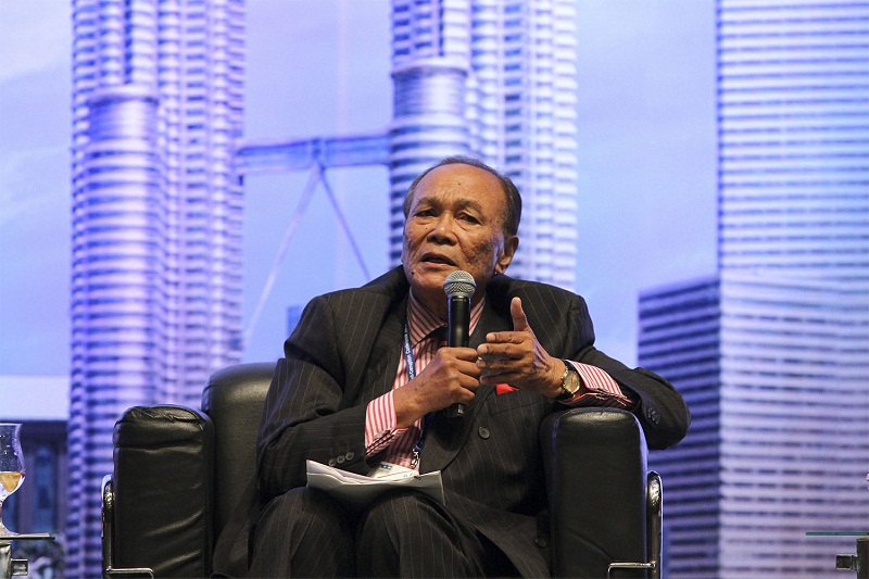 Chairman of Anti-Corruption Advisory Board (MACC), Tunku Abdul Aziz Tunku Ibrahim, delivers a speech at the International Anti-Corruption Conference, in Putrajaya, September 4, 2015. u00e2u20acu201d Picture by Yusof Mat Isa