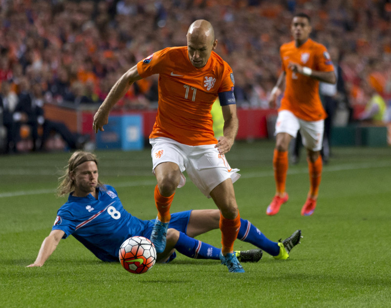 Arjen Robben of the Netherlands (centre) fights for the ball with Birkir Bjarnason of Iceland during their Euro 2016 qualifying match in Amsterdam, September 3, 2015. u00e2u20acu201d Reuters pic