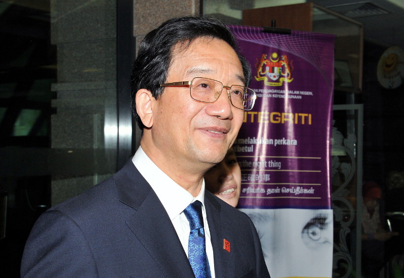 Chinese Ambassador to Malaysia, Huang Huikang arrives at the Ministry of Domestic Trade, Cooperatives and Consumerism Ministry to meet the acting Foreign Minister, Sept. 28, 2015. u00e2u20acu201d Bernama pic