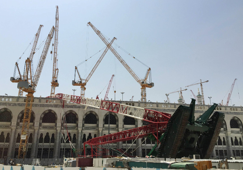 A construction crane which crashed in the Grand Mosque is pictured in the Muslim holy city of Mecca, Saudi Arabia September 12, 2015. At least 107 people were killed, Saudi Arabia's Civil Defence authority said. u00e2u20acu201d Reuters pic
