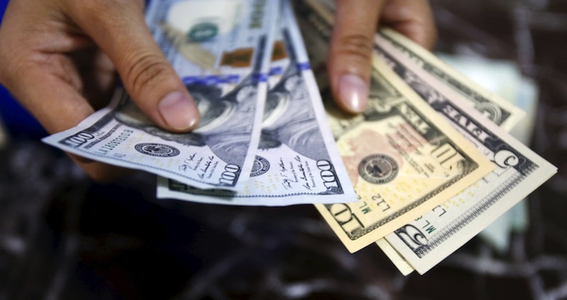 An employee checks U.S. dollar bank-notes at a bank in Hanoi, Vietnam August 12, 2015.u00c2u00a0u00e2u20acu201d Reuters pic