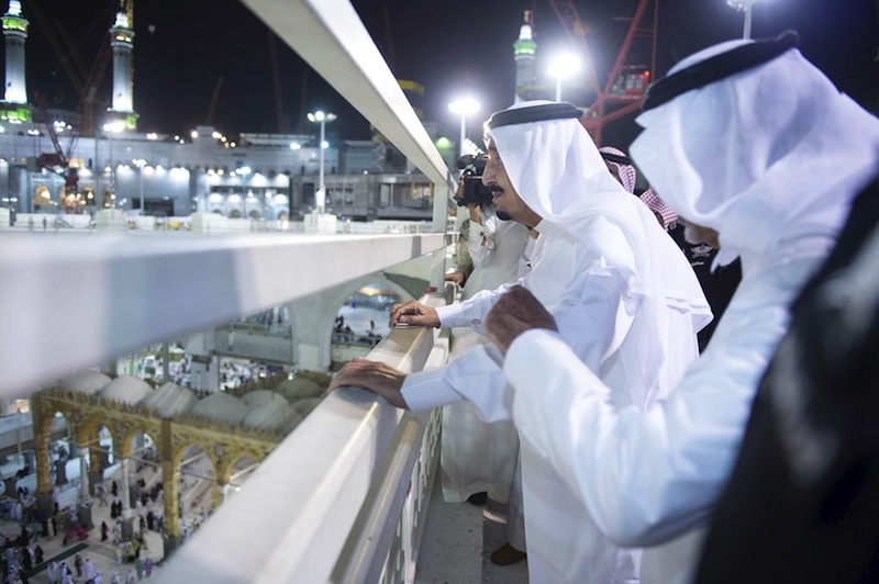 Saudi King Salman bin Abdulaziz (centre) visits the Grand Mosque after a crane collapsed in the Muslim holy city of Mecca, Saudi Arabia September 12, 2015. u00e2u20acu201d Reuters pic