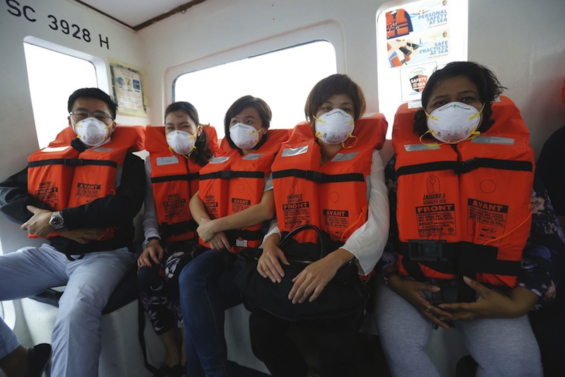 People wearing N95 masks. u00e2u20acu201d TODAY pic
