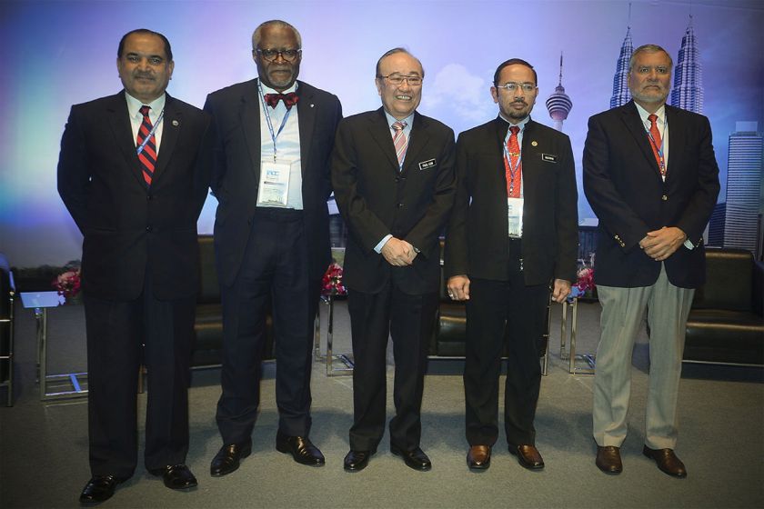 (From left) Datuk Akhbar Satar, Akere Muna, Datuk Paul Low,  Datuk Mustafar Ali and Jose Ugaz pose for a group picture at the International Anti-Corruption Conference in Putrajaya, September 2, 2015. u00e2u20acu201d Picture by Yusof Mat Isa