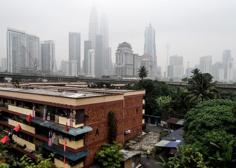 Malaysia's iconic Petronas twin towers and Kuala Lumpur's skyline are shrouded in thick haze. Picture released on September 16, 2015. u00e2u20acu2022 AFP pic