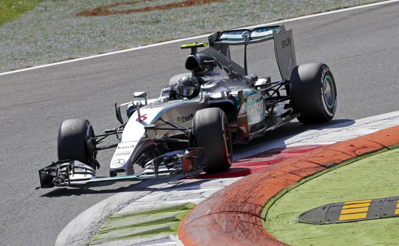 Mercedes Formula One driver Nico Rosberg takes a corner during the qualifying session of the Italian F1 Grand Prix in Monza September 5, 2015.  u00e2u20acu2022 Reuters pic