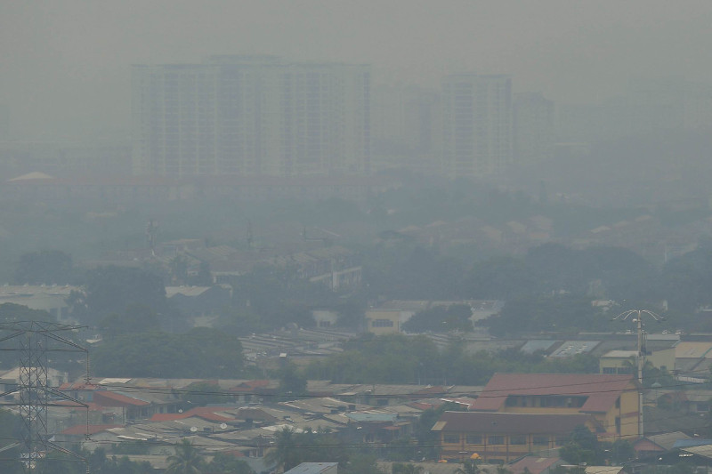 The Petaling Jaya old town area is shrouded in haze, September 7, 2015. u00e2u20acu201d Picture by Saw Siow Fengn