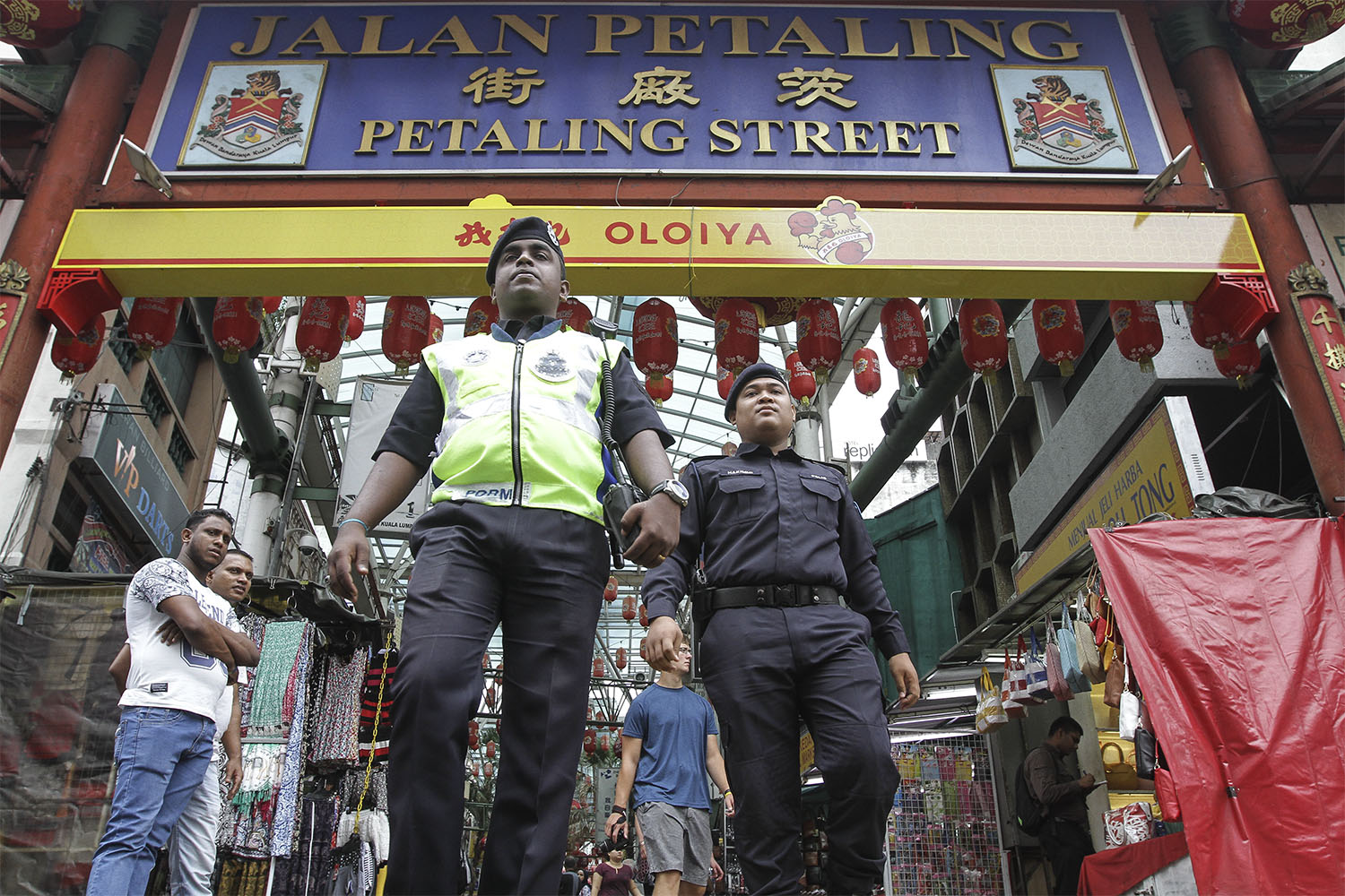 Police officers are seen patrolling Petaling Street in Kuala Lumpur, September 17, 2015. u00e2u20acu201d Picture by Yusof Mat Isan