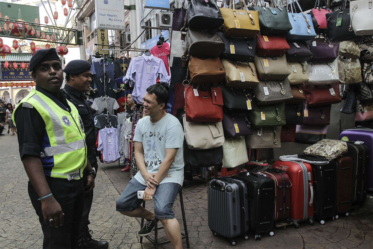 A police officer talks to a vendor at Petaling Street in Kuala Lumpur, September 17, 2015. u00e2u20acu201d Picture by Yusof Mat Isan