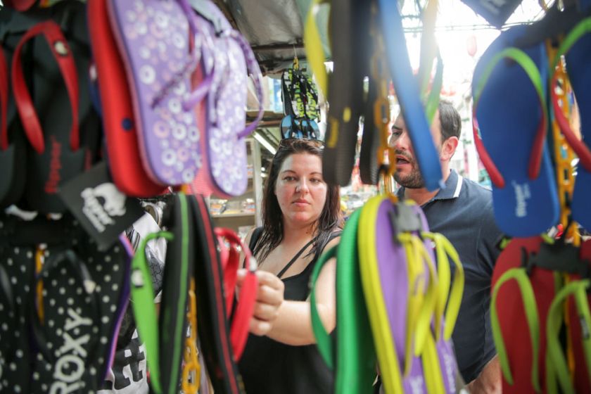 Tourists are seen at Petaling Street, Kuala Lumpur, September 26, 2015, u00e2u20acu201d Picture by Choo Choy May