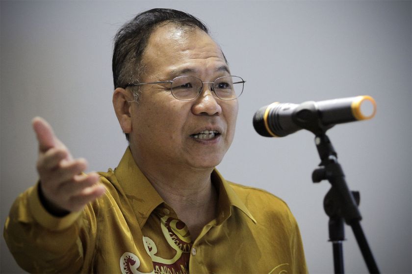 Prof Woo Wing Thye delivers his public lecture on the Malaysian economy in Bangsar, September, 2015. u00e2u20acu201d Picture by Yusof Mat Isa