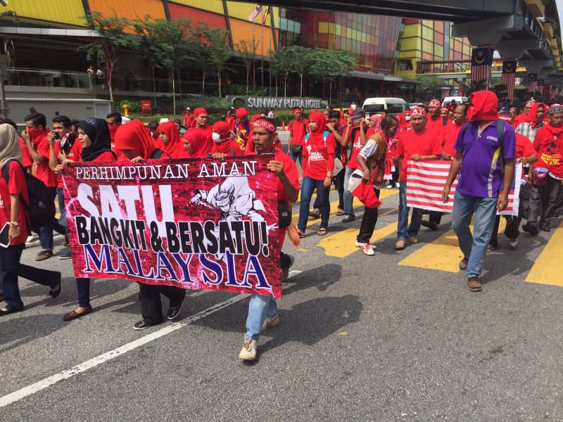 Protesters are seen streaming into the city for #Merah169. u00e2u20acu2022 Picture by Aizyl Azlee