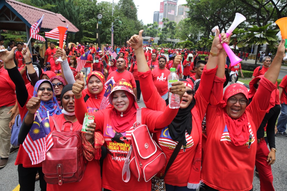 Crowd walking into Padang Merbok in Kuala Lumpur, September 16, 2015.u00c2u00a0u00e2u20acu201d Picture by Choo Choo May
