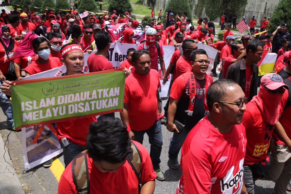 Crowd walking into Padang Merbok in Kuala Lumpur, September 16, 2015.u00c2u00a0u00e2u20acu201d Picture by Choo Choo May