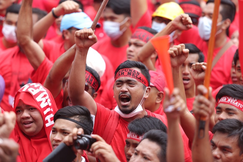 Crowd chanting at Padang Merbok in Kuala Lumpur, September 16, 2015.u00c2u00a0u00e2u20acu201d Picture by Choo Choo May