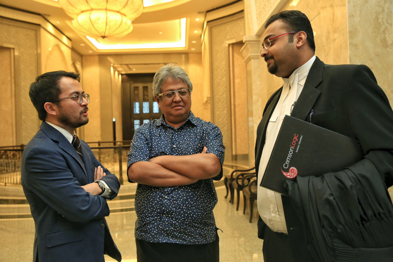 ZI Publications Sdn Bhd director Ezra Zaid, Datuk Zaid Ibrahim and lawyer Pavendeep Singh are seen at the Federal Court, Putrajaya, September 28, 2015. u00e2u20acu201d Picture by Saw Siow Feng