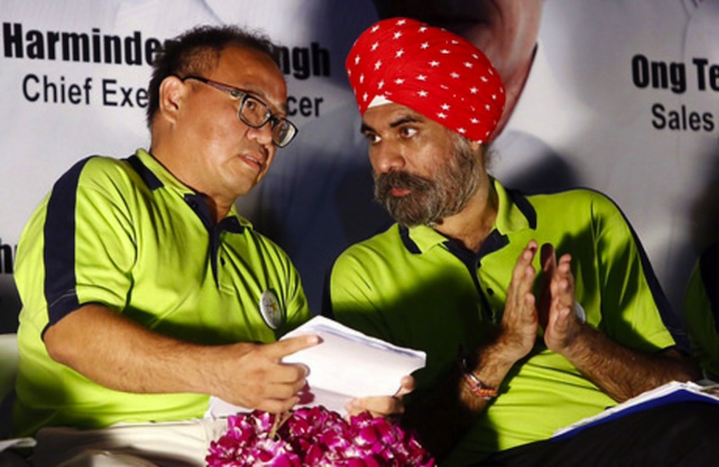 SDAu00e2u20acu2122s Lim (left) and Singh, who said the party will set up a u00e2u20acu02dcbefriender programmeu00e2u20acu2122 as a form of outreach for residents to look out for one another. u00e2u20acu201d TODAY pic