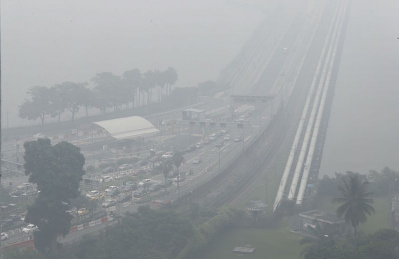 Haze shrouds the Singapore Causeway on September 25, 2015. u00e2u20acu201d TODAY pic