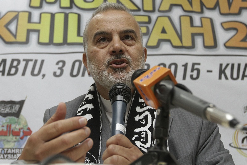 Osman Bakhash speaks to members of the media during a press conference in Seri Kembangan, on October 3, 2015. u00e2u20acu201d Picture by Yusof Mat Isa