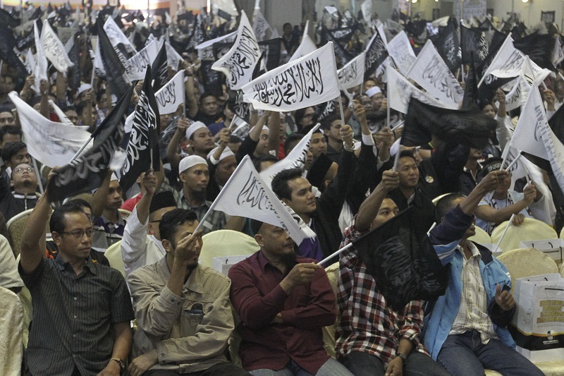 Hizbut Tahrir members waving a flag and shout slogans during  Muktamar Khilafah 2015 at the Hotel Nouvelle in Seri Kembangan, on October 3, 2015. u00e2u20acu201d Picture by Yusof Mat Isa