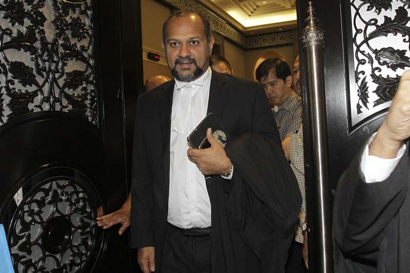 Lawyer, Gobind Singh Deo, at the Federal Court in Putrajaya, October 6, 2015. u00e2u20acu201d Picture by Yusof Mat Isa