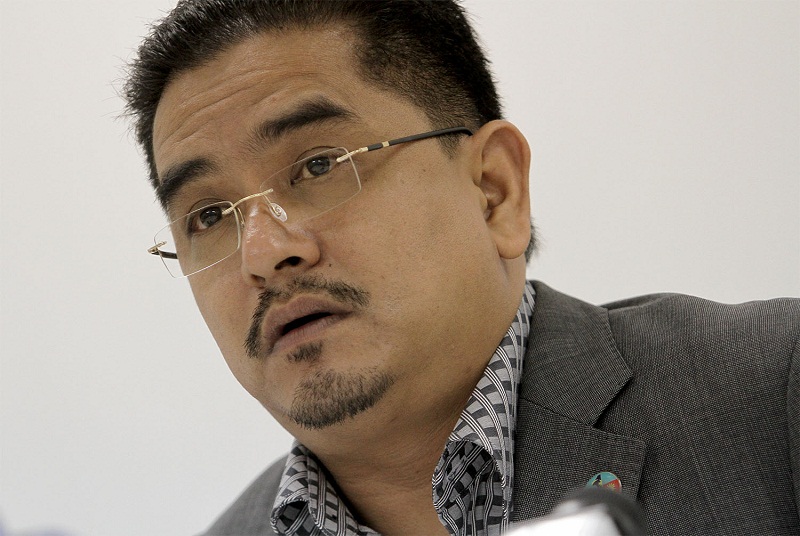 PVTM President, Mohd Ali Baharom speaks to members of the media during a press conference at his office in Kuala Lumpur, October 7, 2015. u00e2u20acu201d Picture by Yusof Mat Isa