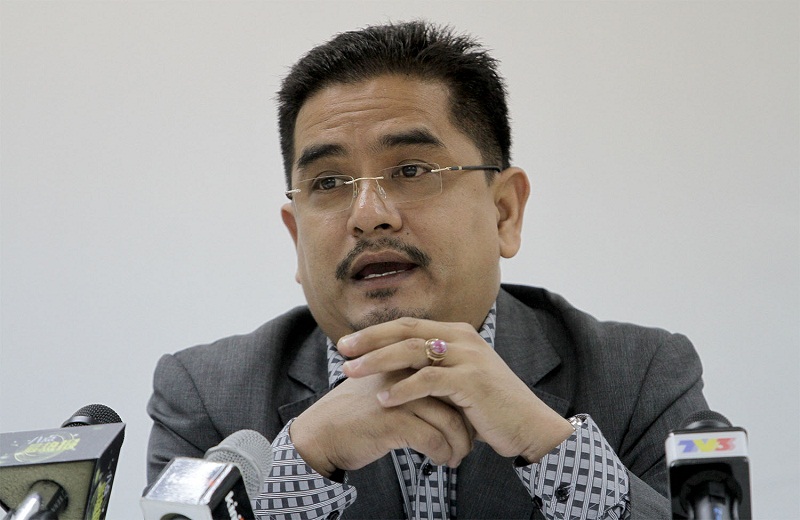 PVTM President, Mohd Ali Baharom speaks to members of the media during a press conference at his office in Kuala Lumpur, October 7, 2015. u00e2u20acu201d Picture by Yusof Mat Isa