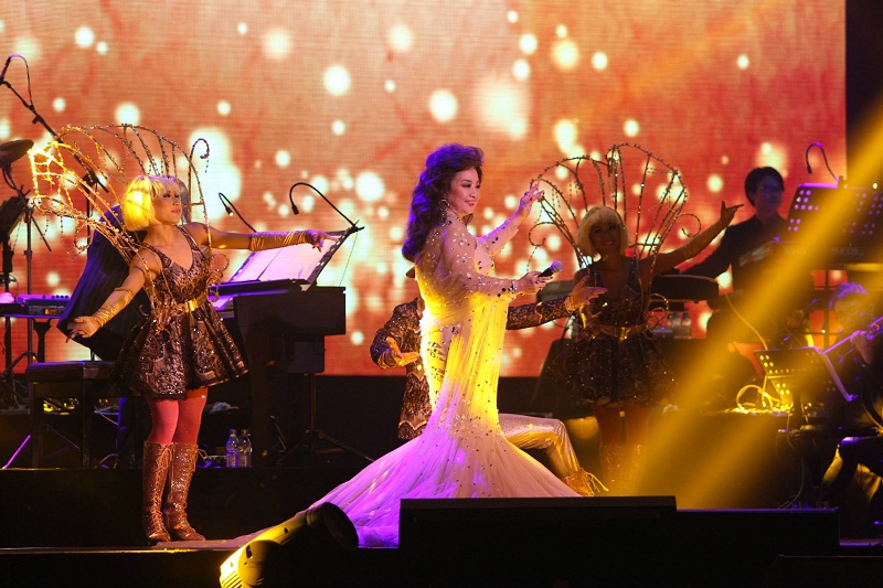 Paula Tsui performs at Genting Arena of Stars. u00e2u20acu201d Picture taken from Facebook