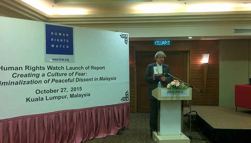 Human Rights Watch (HRW) Asia Director Brad Adams introducing the HRW report to the media, opposition politicians and members of civil society, in Kuala Lumpur, October 27, 2015. u00e2u20acu201d Picture by Mayuri Mei Lin