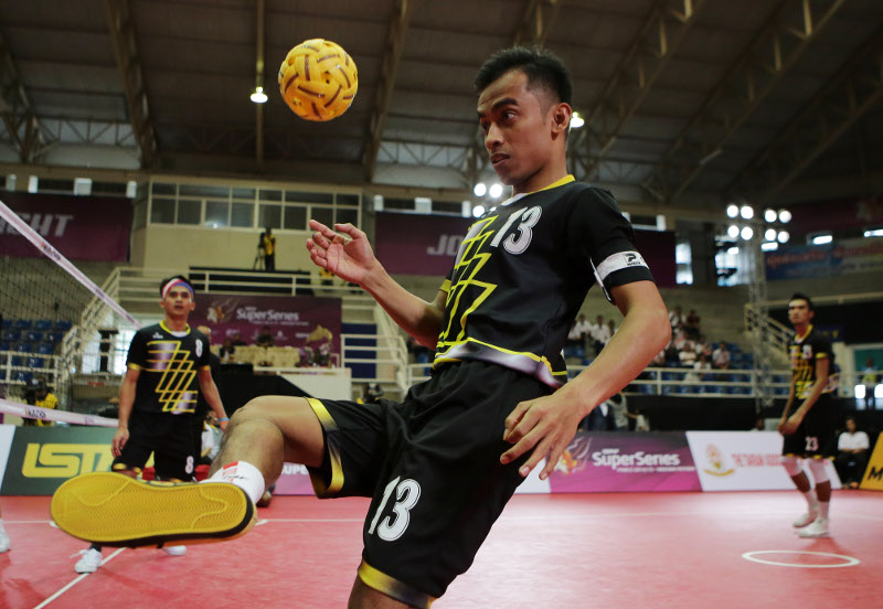 Malaysiau00e2u20acu2122s Farhan Adam in action during the Sepak Takraw - ISTAF Super Series Finals in Huyjorake Maung, Nakonprathom, Thailand, Oct 20, 2015. u00e2u20acu201d Asia Sports Ventures/Reuters pic