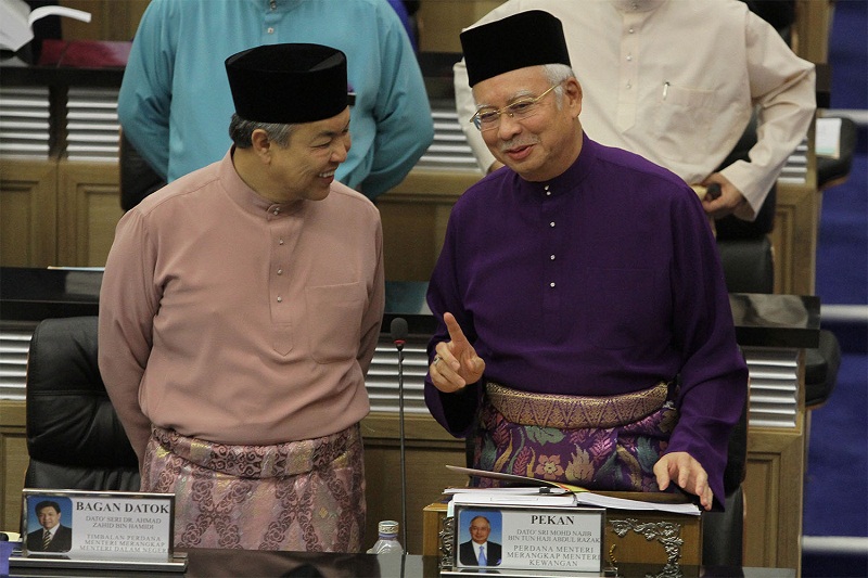 Prime Minister Datuk Seri Najib Tun Razak (right) chats with Deputy Prime Minister Datuk Seri Ahmad Zahid Hamidi before tabling the 2016 budget at Parliament in Kuala Lumpur, October 23, 2015. u00e2u20acu201d Picture by Yusof Mat Isa