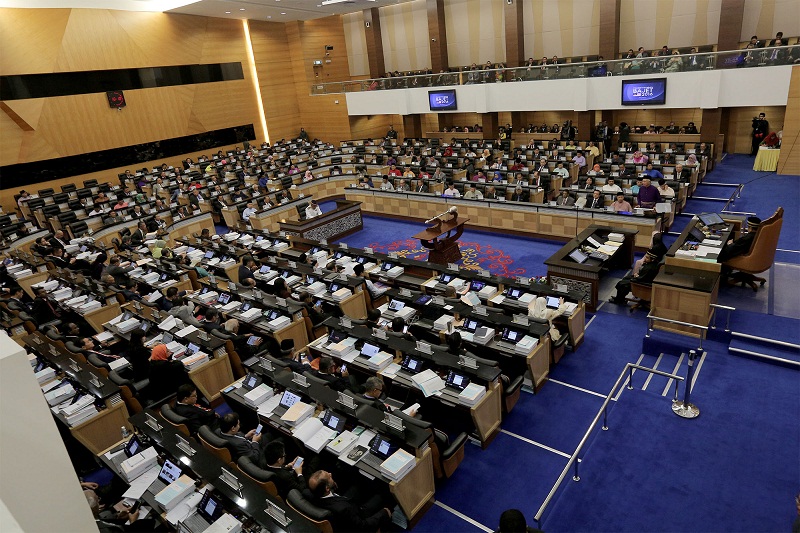 Prime Minister Datuk Seri Najib Razak tables the 2016 budget at Parliament in Kuala Lumpur, October 23, 2015. u00e2u20acu201d Picture by Yusof Mat Isa