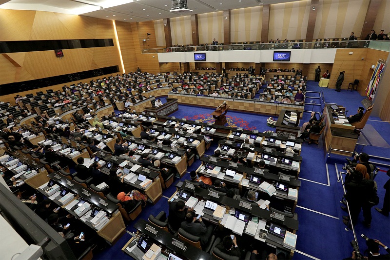 Prime Minister Datuk Seri Najib Razak tables the 2016 budget at Parliament in Kuala Lumpur, October 23, 2015. u00e2u20acu201d Picture by Yusof Mat Isa
