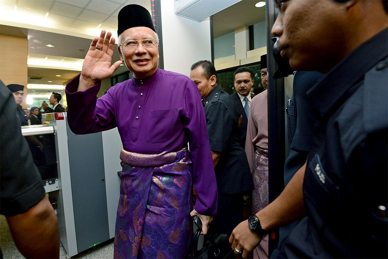 Prime Minister Datuk Seri Najib Razak arrives at Parliament, in Kuala Lumpur, October 23, 2015. u00e2u20acu201d Picture by Yusof Mat Isa
