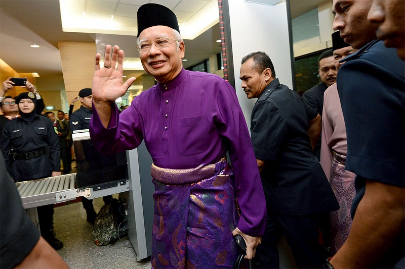 Prime Minister Datuk Seri Najib Razak arrives at Parliament, in Kuala Lumpur, October 23, 2015. u00e2u20acu201d Picture by Yusof Mat Isa