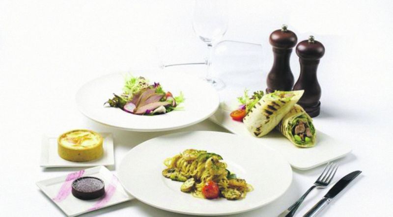 Diner en Blanc 2015's City Hall menu features a laksa pesto prawn linguine. u00e2u20acu201d TODAY pic