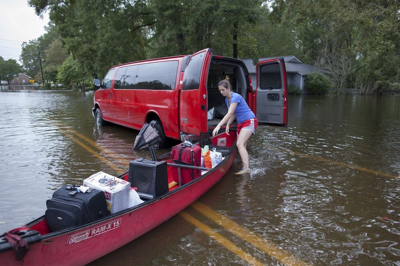Mandy Barnhill uses a canoe to evacuate her home on Long Avenue in Conway, South Carolina, October 5, 2015.  u00e2u20acu201d Reuters pic