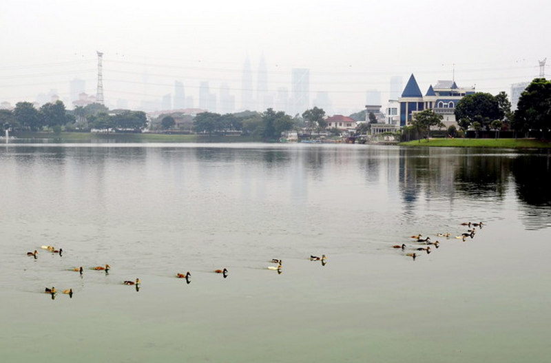 The Petronas Twin Towers are shrouded in haze that persists on October 5, 2015. u00e2u20acu201d Bernama pic