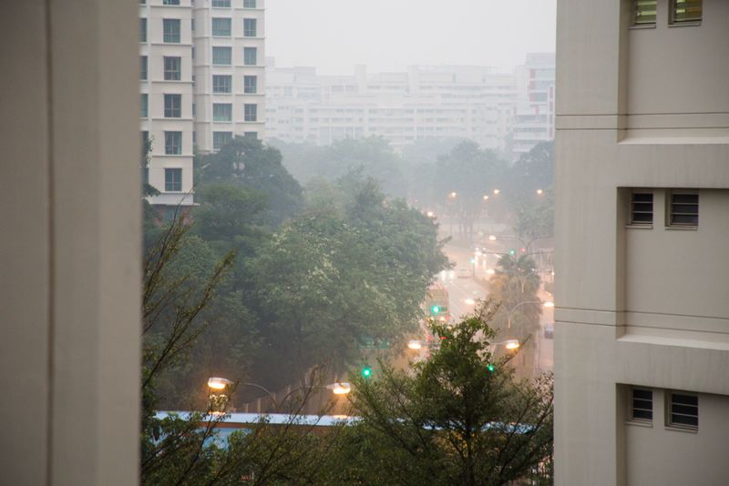 The Singapore haze as seen in Sengkang at 6.45am on Oct 24, 2015. u00e2u20acu201d TODAY pic