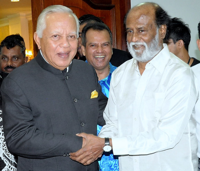 Yang Dipertua Negeri Melaka, Tun Mohd Khalil Yaakob menerima kunjungan hormat bintang filem terkemuka Tamil, Rajinikanth (kanan), di Seri Negeri, Ayer Keroh 27 Okt, 2015. u00e2u20acu201d Gambar Bernama