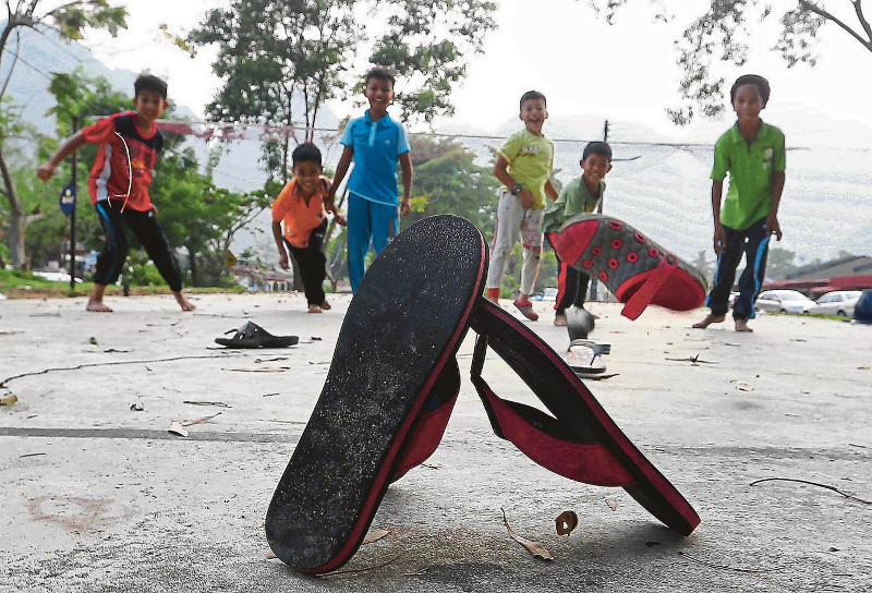 Although convenient, leaving children at childcare centres should only be a temporary alternative to spending quality time with them. u00e2u20acu201d Malay Mail pic